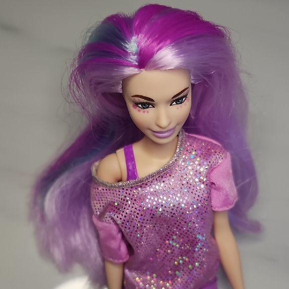 Barbie Doll with Purple Hair and Outfit - Picture 6 of 6